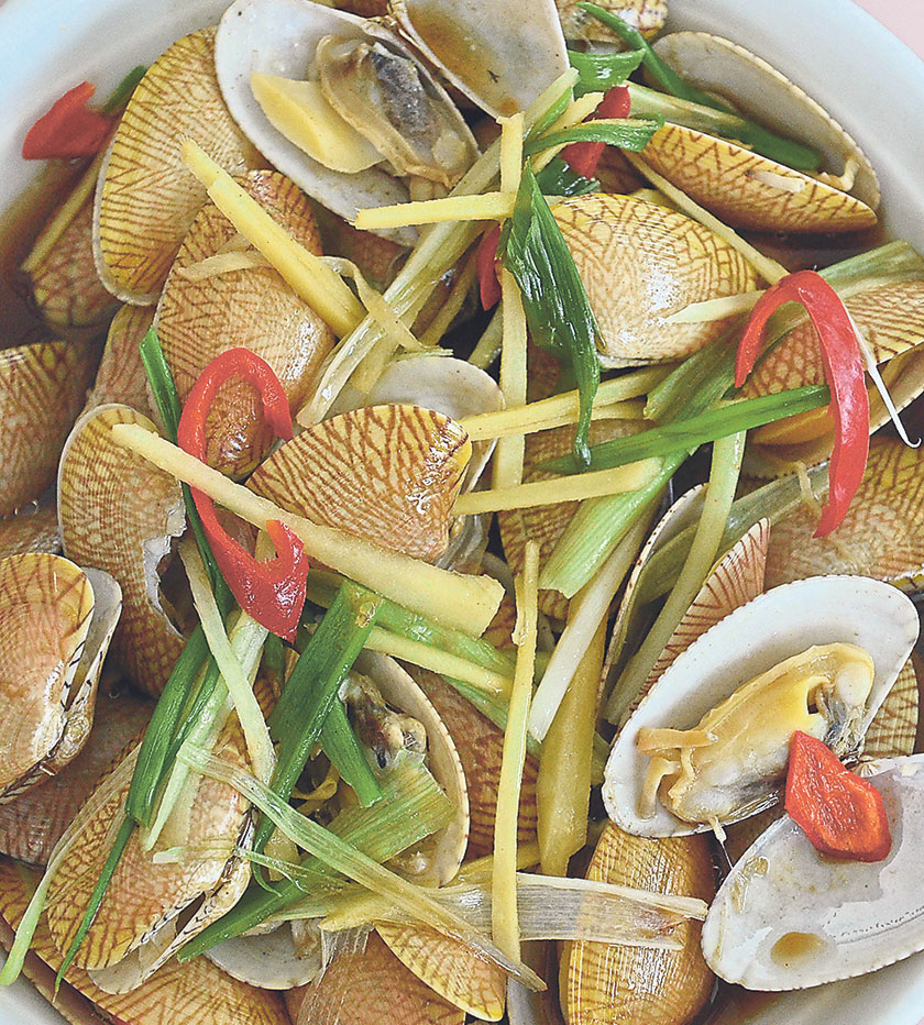 Ask the staff about the freshest catch of the day, and you shall be duly rewarded by dishes like steamed la la clams in soy sauce and Chinese wine