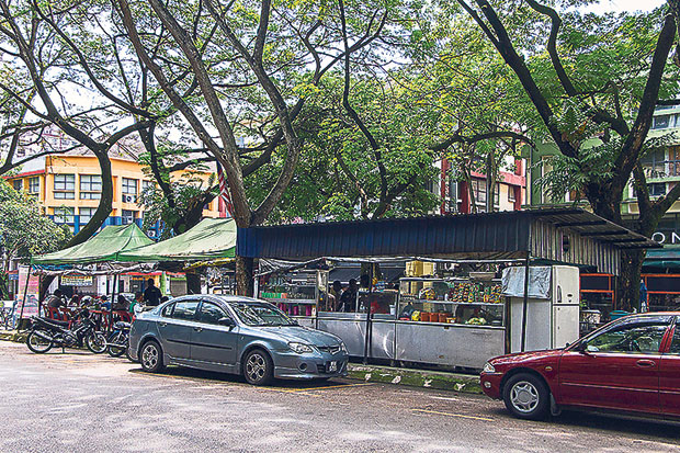 The no-name roti canai stall beneath the trees opposite Sri Kota Supermarket