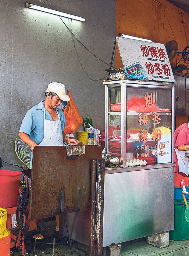 The char kway teow stall at Restoran Tuck Tuck Tei