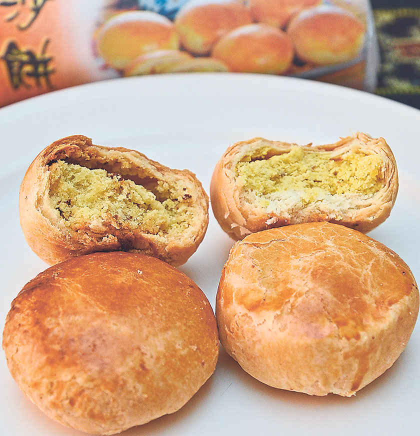  Bring home tasty treasures like “tau sar pneah”