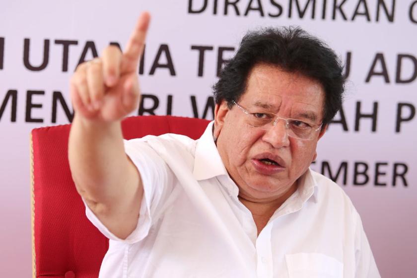 Datuk Seri Tengku Adnan Tengku Mansor launches the Segambut-Mt Kiara bridge at Jalan Segambut, Kuala Lumpur, November 28, 2013. u00e2u20acu201d Picture by Choo Choy May