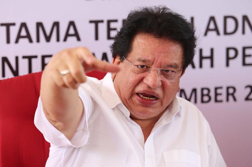 Datuk Seri Tengku Adnan Tengku Mansor launches the Segambut-Mt Kiara bridge at Jalan Segambut, Kuala Lumpur, November 28, 2013. u00e2u20acu201d Picture by Choo Choy May