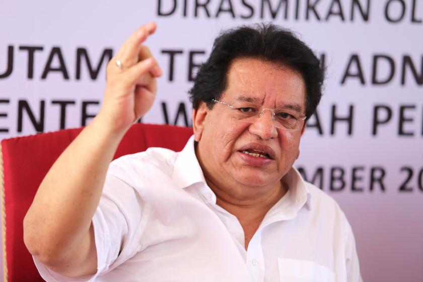 Datuk Seri Tengku Adnan Tengku Mansor launches the Segambut-Mt Kiara bridge at Jalan Segambut, Kuala Lumpur, November 28, 2013. u00e2u20acu201d Picture by Choo Choy May