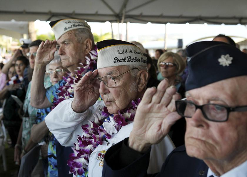 Pearl Harbour survivor Peyton Smith (centre) salutes during the u00e2u20acu02dcMoment of Silenceu00e2u20acu2122 while attending the 72nd anniversary of the attack on Pearl Harbour at the WW II Valor in the Pacific National Monument in Honolulu, Hawaii December 7, 2013. u00e2u20acu2022 Reute