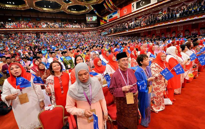 Amid the pomp and pageantry, there was scant evidence that this was the assembly of a party whose coalition has just come off the poorest electoral result since that of the Alliance Party, which it replaced, in Election 1969. u00e2u20acu201d file pic