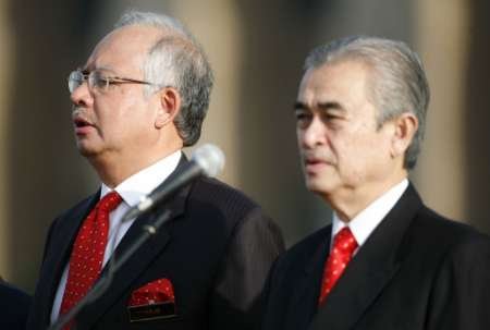 File photo of Datuk Seri Najib Razak (left) and Tun Abdullah Ahmad Badawi during a Prime Ministeru00e2u20acu2122s Department gathering in Putrajaya on December 1, 2008. u00e2u20acu201d Reuters pic