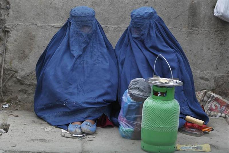 Afghan women sit along a street as they wait for transportation in Kabul March 19, 2013. u00e2u20acu201c Reuters pic
