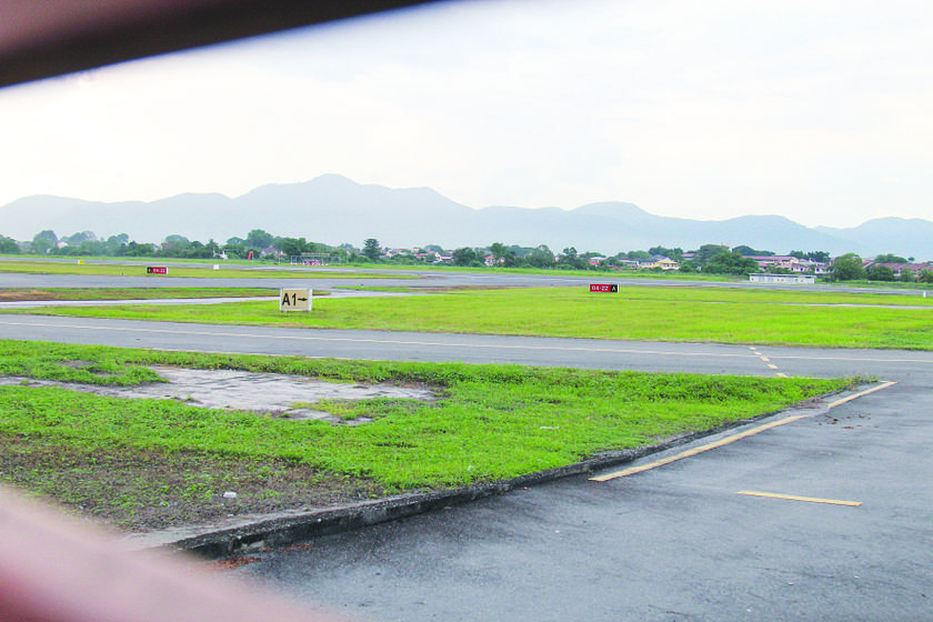 The Ipoh airport runway has sinkholes which make it unsafe for bigger planes. 