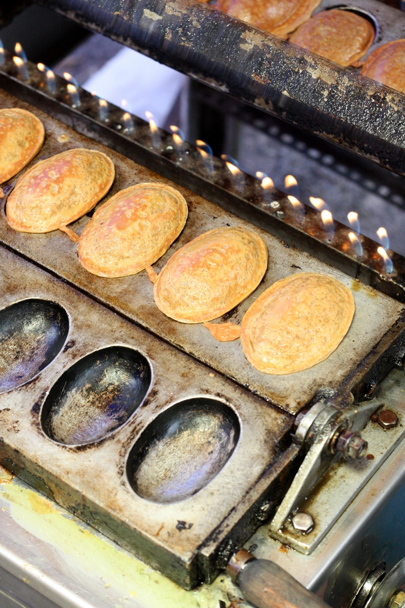 Akok is cooked on a gas fire using special moulds.