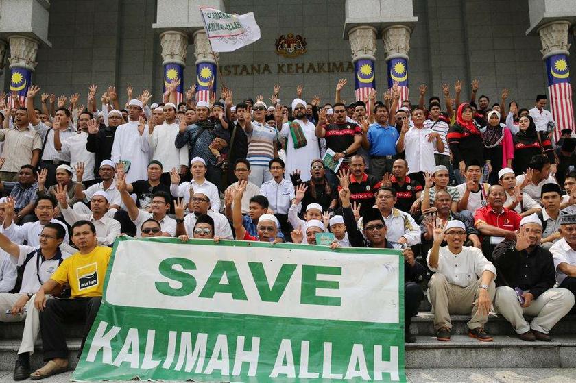 Muslims take a group photograph while waiting for the Court of Appeal decision on the Catholic Churchu00e2u20acu2122s u00e2u20acu02dcAllahu00e2u20acu2122 appeal in Putrajaya on August 22, 2013. u00e2u20acu201d Picture by Choo Choy May