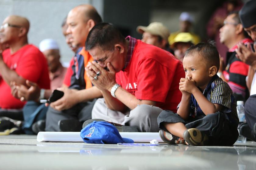 Members of Perkasa and other Muslim NGOs outside the Court of Appeal, September 10, 2013. u00e2u20acu201d Picture by Choo Choy May