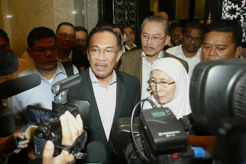 Datuk Seri Anwar Ibrahim speaks to the press outside the court in Putrajaya on July 22, 2013. On his left is his wife, PKR president Datuk Seri Wan Azizah Wan Ismail. u00e2u20acu201d Picture by Choo Choy May