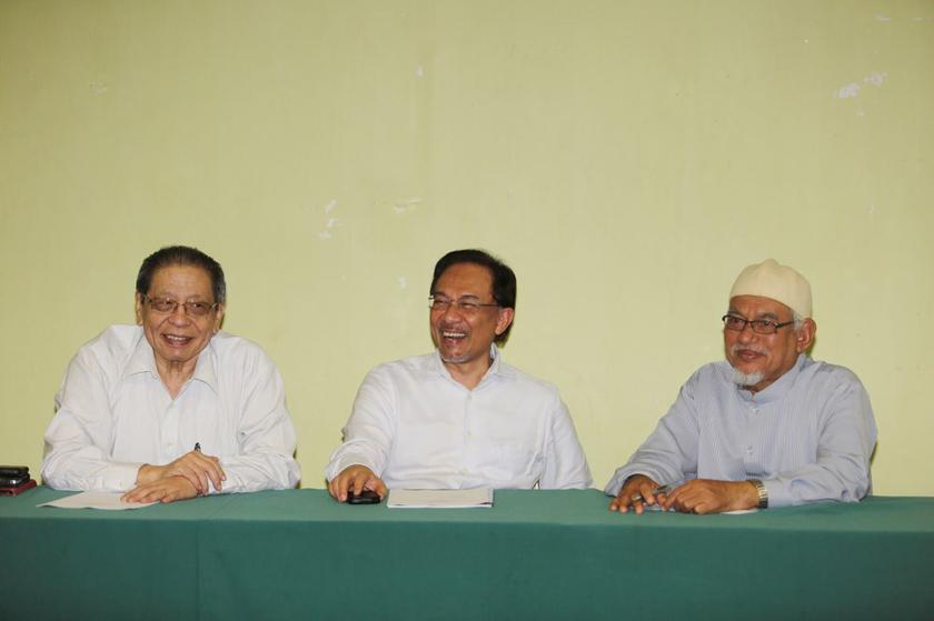 Datuk Seri Anwar Ibrahim, Datuk Seri Abdul Hadi Awang and Lim Kit Siang and others Pakatan Leaders having a meeting before the 'Faham GST, Tolak GST' rally at Sultan Sulaiman Club, Kg Baru on December 20, 2013. u00e2u20acu201d Picture by Choo Choy May