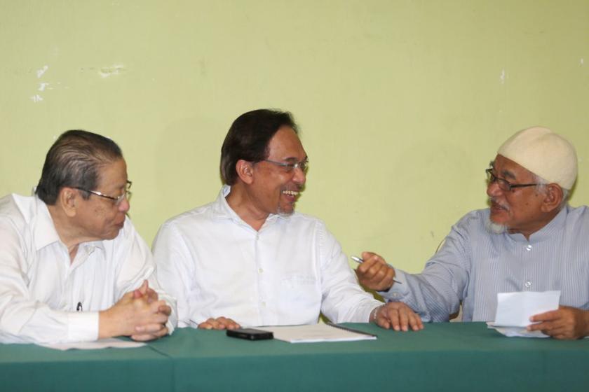 Datuk Seri Anwar Ibrahim, Datuk Seri Abdul Hadi Awang and Lim Kit Siang and others Pakatan Leaders having a meeting before the 'Faham GST, Tolak GST' rally at Sultan Sulaiman Club, Kg Baru on December 20, 2013. u00e2u20acu201d Picture by Choo Choy May