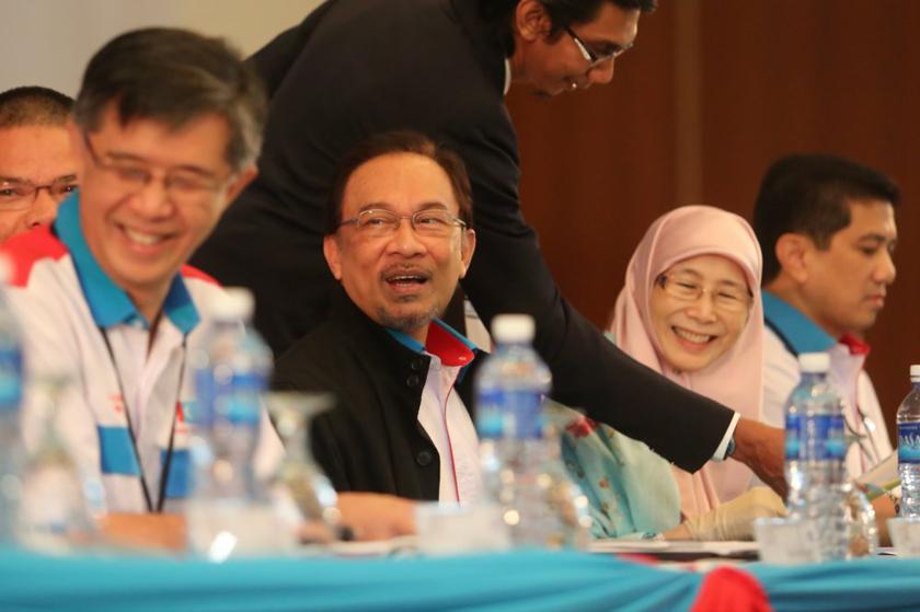 Chua Tian Chang, Datuk Seri Anwar Ibrahim, Datuk Seri Dr Wan Azizah Wan Ismail attend the PKR Special National Congress in Shah Alam November 24, 2013. u00e2u20acu201d Picture by Choo Choy May