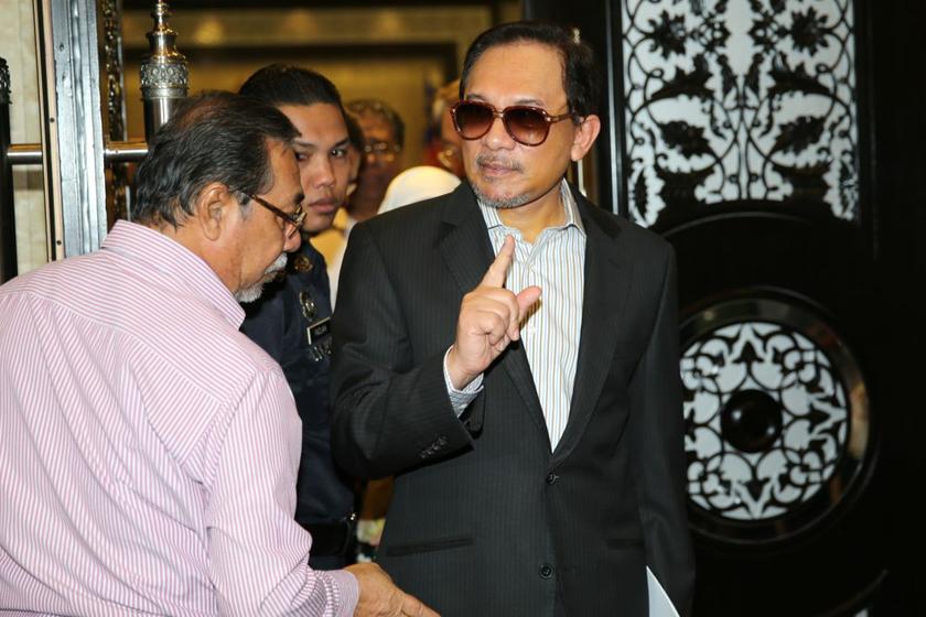 Datuk Seri Anwar Ibrahim and wife Datuk Seri Wan Azizah leaving the court after The Court of Appeal recused one of the three judges presiding over the governmentu00e2u20acu2122s appeal against Anwaru00e2u20acu2122s acquittal in his second sodomy trial, September 17, 2013. u00e2u20acu201d Pi