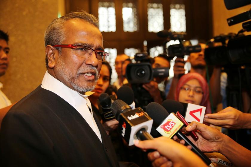 Lawyer Tan Sri Muhammad Shafee Abdullah leaving the court after The Court of Appeal recused one of the three judges presiding over the governmentu00e2u20acu2122s appeal against Anwaru00e2u20acu2122s acquittal in his second sodomy trial, September 17, 2013. u00e2u20acu201d Picture by Choo