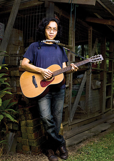 36-year-old Azmyl Yunor used to be a busker during student days – Picture by David Hagerman