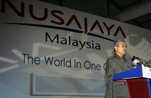 Then prime minister Tun Abdullah Ahmad Badawi addresses an audience at an unveiling ceremony of The Iskandar Development Region (IDR) in Johor Baru, 23 February 2007. u00e2u20acu201d AFP pic