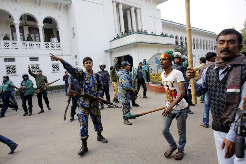 Police try to stop activists of ruling party Bangladesh Awami League from attacking lawyers loyal to Bangladesh Nationalist Party (BNP) and Bangladesh Jamaat-E-Islami during a protest inside the premises of Supreme Court in Dhaka December 29, 2013. 