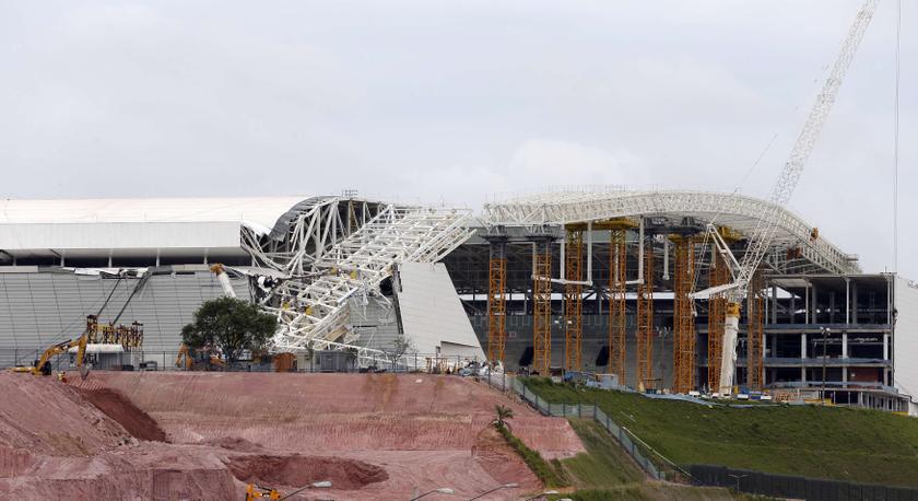 A general view shows a collapsed crane at the Arena Sao Paulo stadium, known as 'Itaquerao', in Sao Paulo December 2, 2013. u00e2u20acu201d Reuters pic