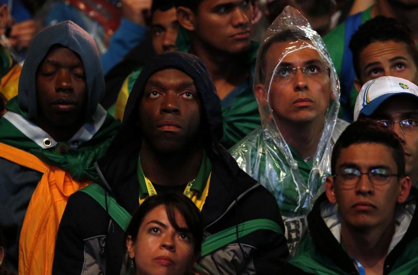 Pilgrims attend the World Youth Day inauguration ceremony in Rio de Janeiro July 23, 2013. 
