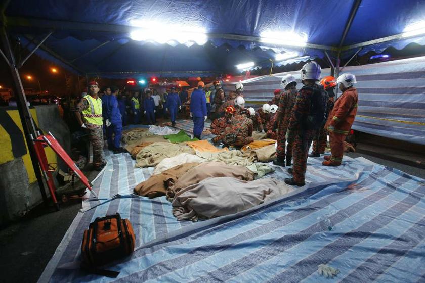 Bodies are seen at the scene of the bus crash in Genting Highlands on August 21, 2013. u00e2u20acu201d Reuters pic