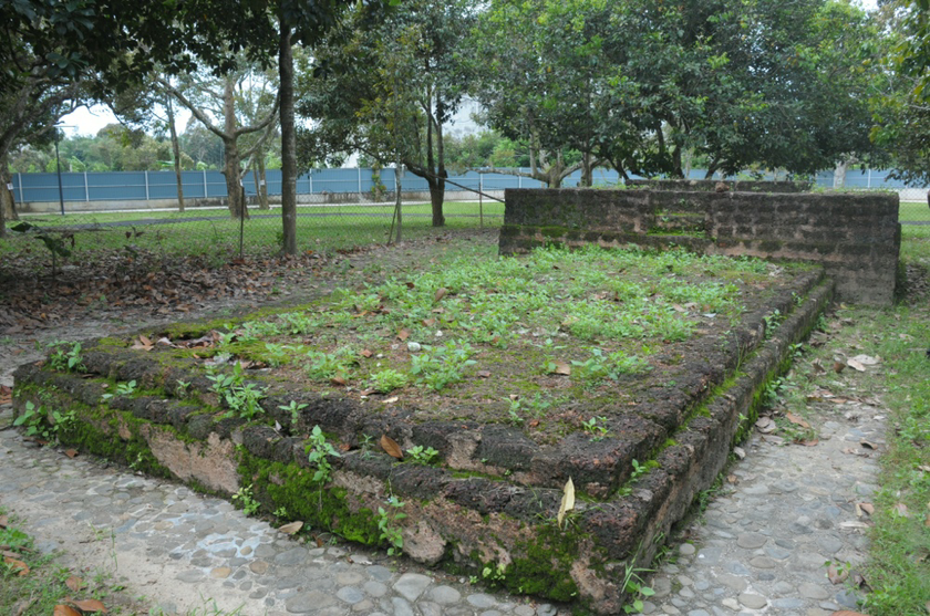  A candi located within private land at Sungai Batu that was left untouched and preserved by the landowner. 