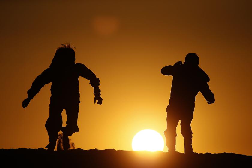 Children play in the sand on Venice Beach in Los Angeles, California, December 21, 2013. u00e2u20acu2022 Reuters pic