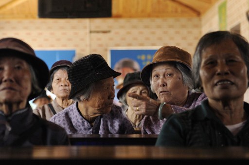Two elderly women chat at a tea house in Chengmai city. — AFP pic