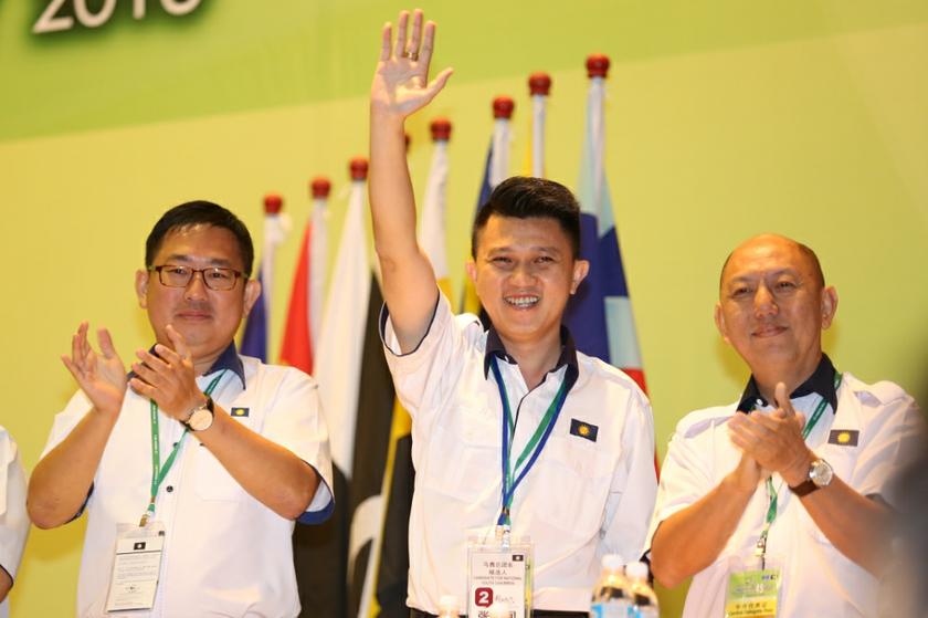 Newly elected MCA Youth chairman Chong Sin Woon waves to applause after his election to the post at the MCA National Youth assembly at Wisma MCA. u00e2u20acu201d Picture by Saw Siow Feng