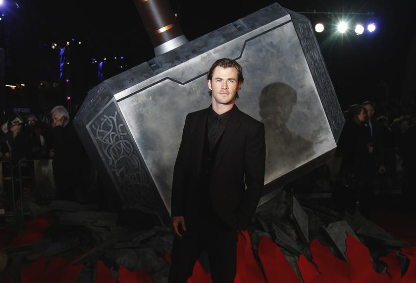 Actor Chris Hemsworth arrives for the world premiere of 'Thor : The Dark World' at Leicester Square in London October 22, 2013. u00e2u20acu201d Reuters pic