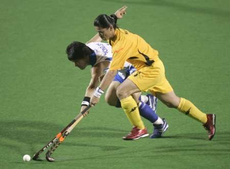 Chua Boon Huat (right) races for the ball with South Koreau00e2u20acu2122s Hong Sung-Kweon during their match at the Sultan Azlan Shah Cup hockey tournament in Ipoh on May 8, 2007. u00e2u20acu201d Reuters pic