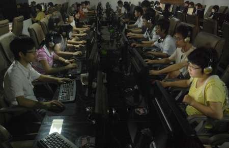 People use computers at an Internet cafe in Yingtan, Jiangxi province, China on June 23, 2009. u00e2u20acu201d Reuters pic