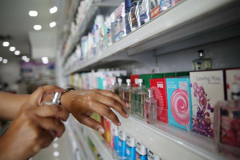 Halal cosmetics include alcohol-free perfumes. 