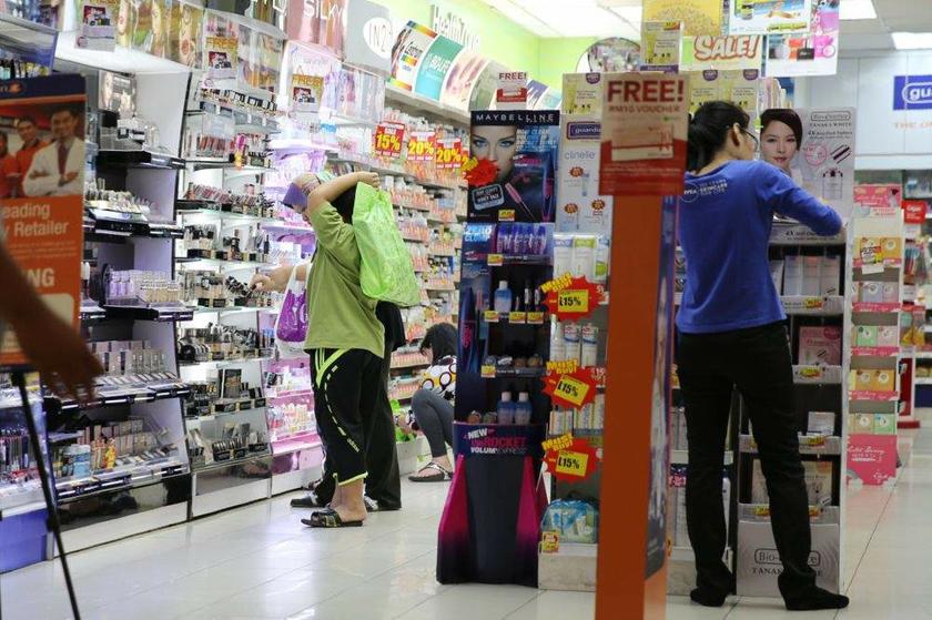 More and more Muslim women are opting for halal makeup to combine their religious obligations with their beauty routine. u00e2u20acu201d Picture by Choo Choy May