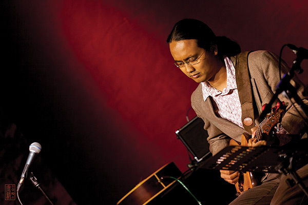 Performing is just one of the things Az does for a living. He teaches, produces albums, organises Open Mic sessions and was recently a speaker at TEDxKL 2013. – Picture by Wong Horng Yih