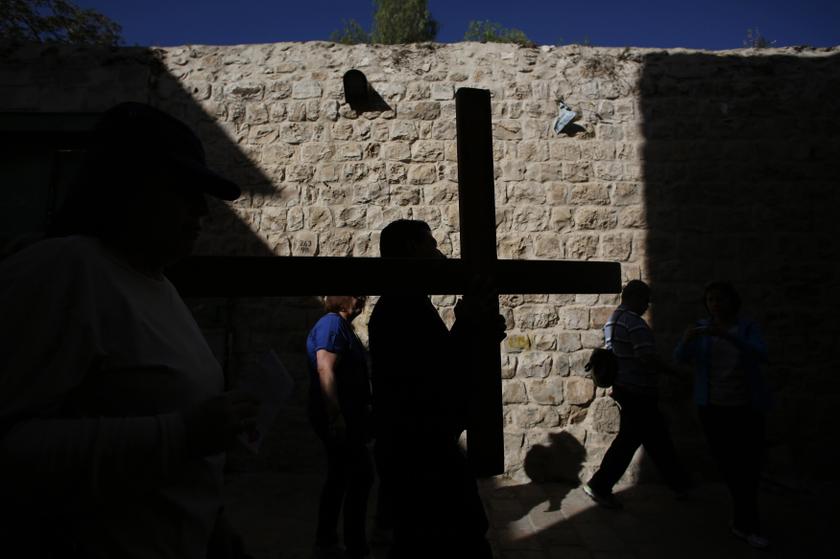 Christian worshippers carry a cross as they walk along the Via Dolorosa near the Church of the Holy Sepulchre in Jerusalem's Old City October 10, 2013. u00e2u20acu201du00c2u00a0Reuters pic