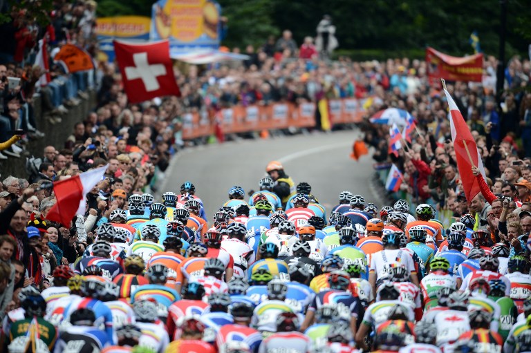 The pack rides during the Men Elite Road World Championships on September 23, 2012 in Valkenburg. u00e2u20acu201d AFP pic
