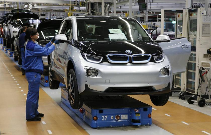 Final checks before this BMW i3  electric car rolls off the BMW factory in Leipzig September 18, 2013 Reuters pic