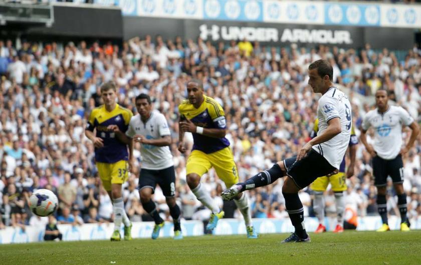 Tottenham Hotspuru00e2u20acu2122s Roberto Soldado (right) shoots and scores his penalty against Swansea City during their English Premier League match at White Hart Lane in London on August 25, 2013. u00e2u20acu201d Reuters pic