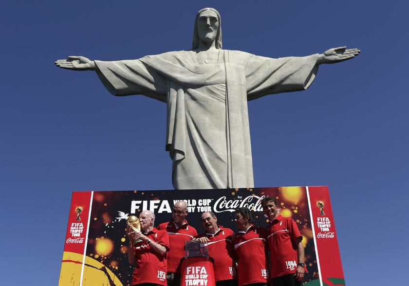 Brazilian former football world champions (left to right) Marcos, Mario Zagallo, Rivelino, Amarildo and Bebeto pose with the World Cup Trophy at Christ the Redeemer statue in Rio de Janeiro September 12, 2013. u00e2u20acu201d Reuters pic