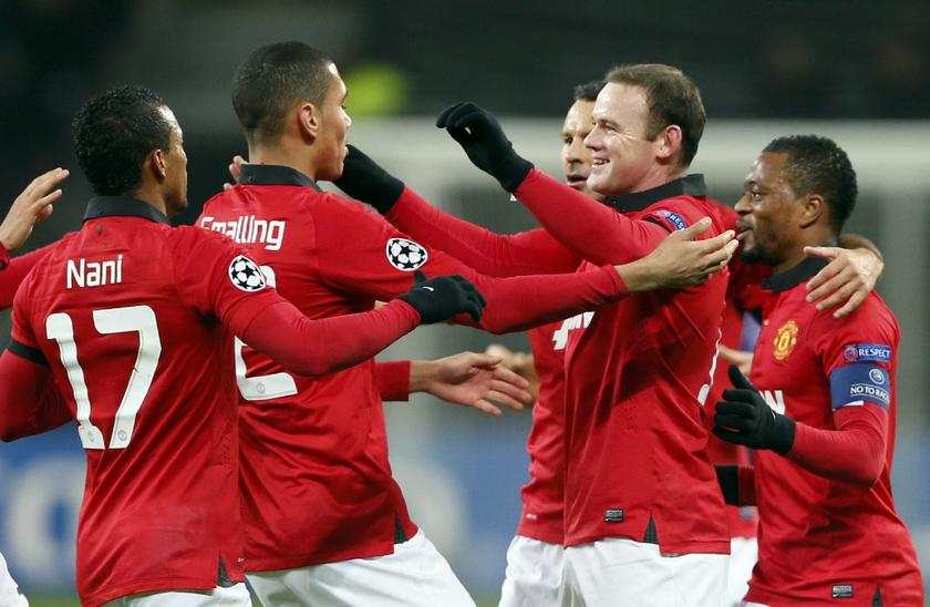 Manchester United's Nani, Chris Smalling, Ryan Giggs, Wayne Rooney and Patrice Evra (L-R) celebrate after Bayer Leverkusen's Emir Spahic scores own goal Champions League match BayArena in Leverkusen November 27, 2013 Reuters