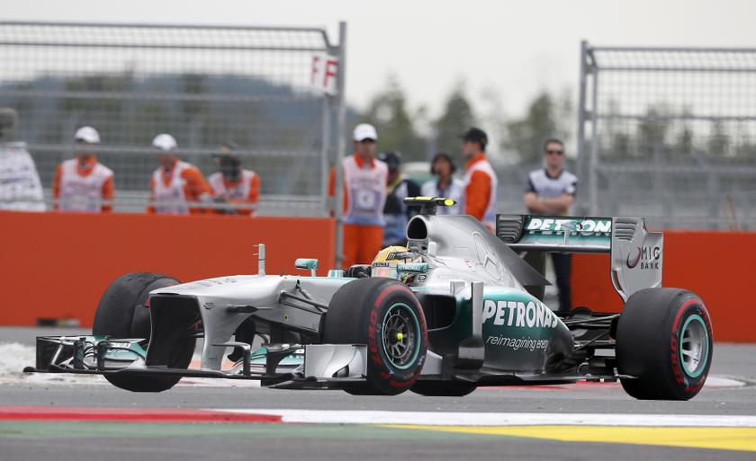Mercedes Formula One driver Lewis Hamilton of Britain races during the Korean F1 Grand Prix at the Korea International Circuit in Yeongam, October 6, 2013. u00e2u20acu201d Reuters pic