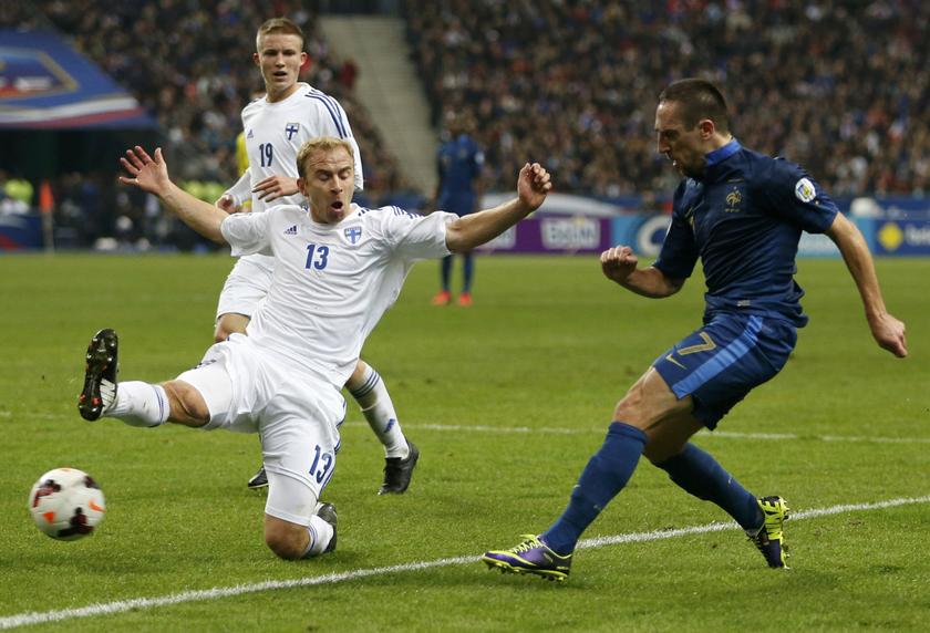 Finland's Kari Arkivuo (left) challenges France's Franck Ribery during their 2014 World Cup qualiying match at the Stade de France stadium in Saint-Denis, near Paris, October 15, 2013. u00e2u20acu201du00c2u00a0Reuters pic