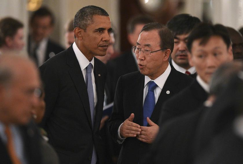 U.S. President Barack Obama (L) and U.N. Secretary-General Ban Ki-moon attend the working dinner after the session of the G20 Summit in Peterhof near St. Petersburg, September 5, 2013