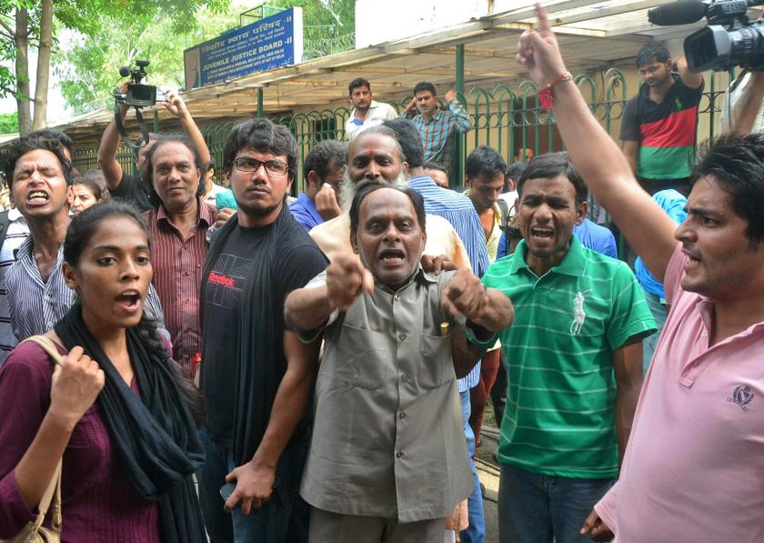 Demonstrators shout slogans outside a juvenile court in New Delhi August 31, 2013. u00e2u20acu201c Reuters pic