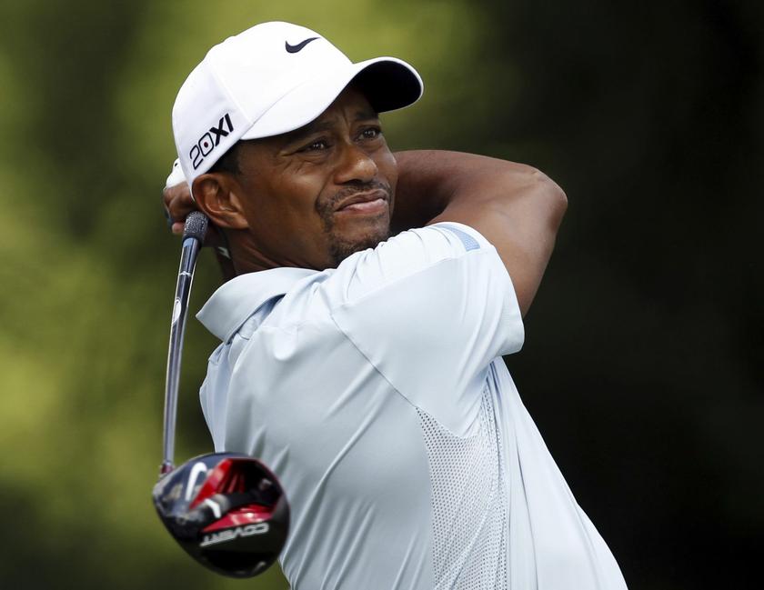 Tiger Woods of the U.S. watches his tee shot on the fourth hole during the third round of the WGC-Bridgestone Invitational golf tournament in Akron, Ohio, August 3, 2013