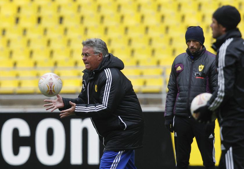 Anzhi Makhachkala's head coach Guus Hiddink (left) conducts a training session at the Luzhniki stadium in Moscow, March 6, 2013. u00e2u20acu201c Reuters pic