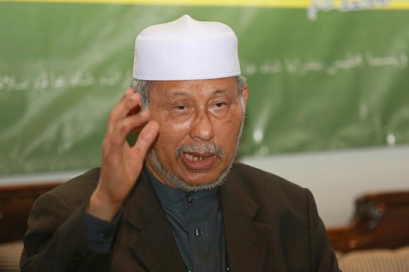 Datuk Harun Taib hold a PC at Dewan Banquet MBSA. u00e2u20acu201d Picture by Saw Siow Feng